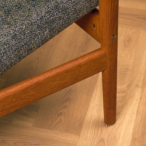 Svensk fåtölj i teak av DUX