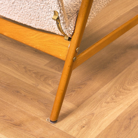 Svensk fåtölj i massiv bok av Alf Svensson för Bra Bohag, modell "Contour"