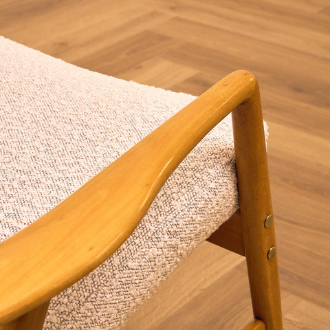 Svensk fåtölj i massiv bok av Alf Svensson för Bra Bohag, modell "Contour"