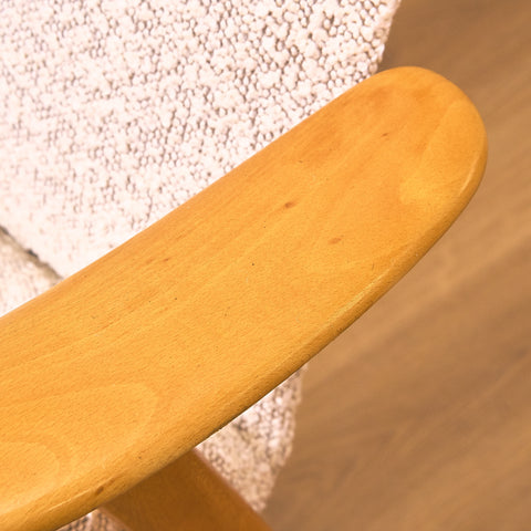 Svensk fåtölj i massiv bok av Alf Svensson för Bra Bohag, modell "Contour"