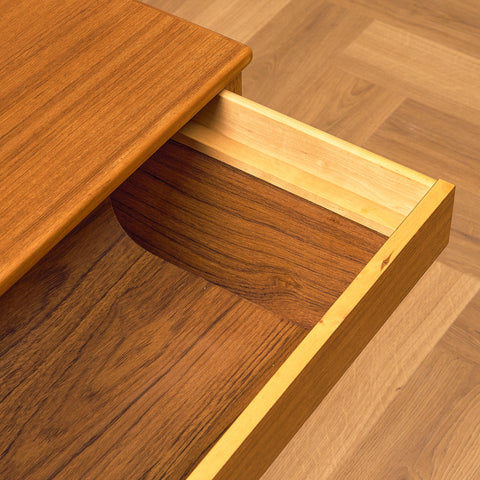 Svenskt sidobord / soffbord i teak från Diö Möbler AB