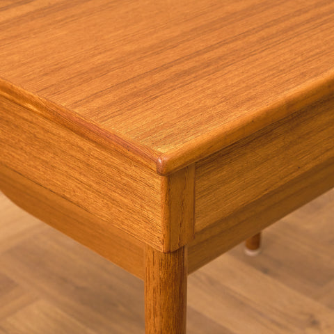 Svenskt sidobord / soffbord i teak från Diö Möbler AB