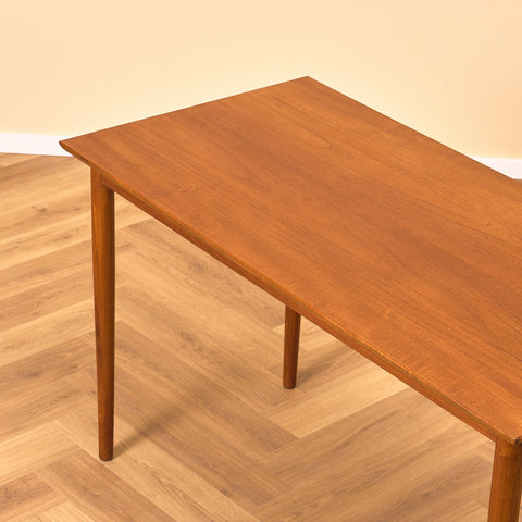 Danskt bord i teak av H. Sigh & Søn Spøttrup