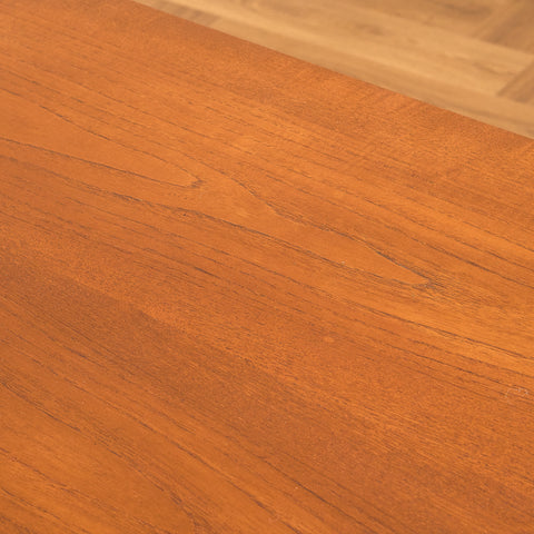 Danskt bord i teak av H. Sigh & Søn Spøttrup