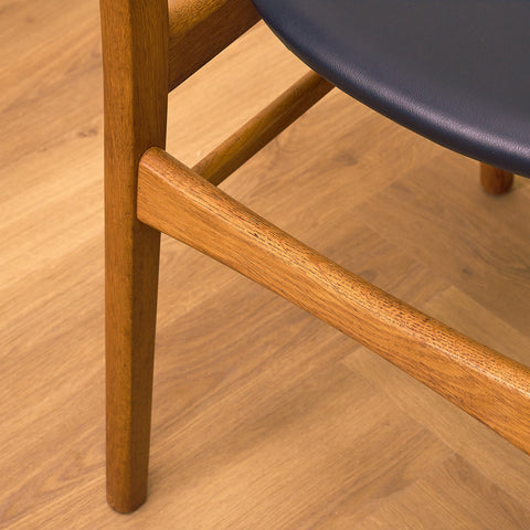 Danska matstolar i teak och ek