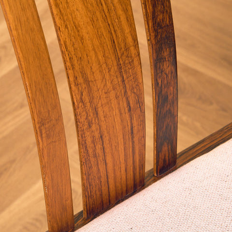 Svenska matstolar i valnöt av AB Linde Nilsson, Lammhult