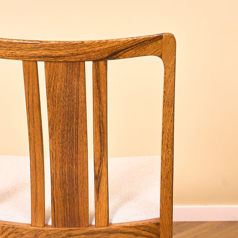 Svenska matstolar i valnöt av AB Linde Nilsson, Lammhult