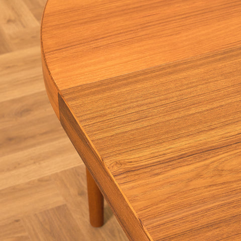 Danskt runt matbord i teak av Willy Schou Andersen