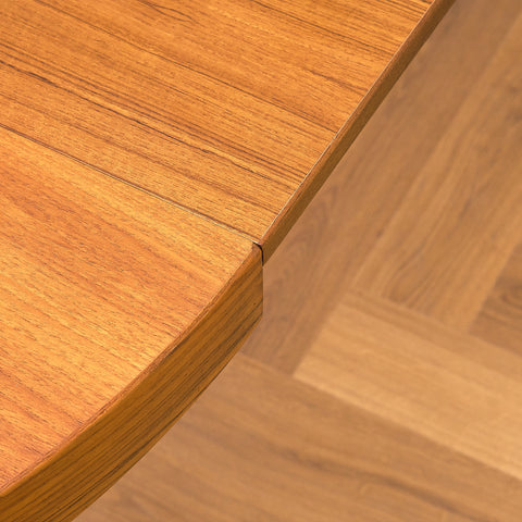 Danskt runt matbord i teak av Willy Schou Andersen