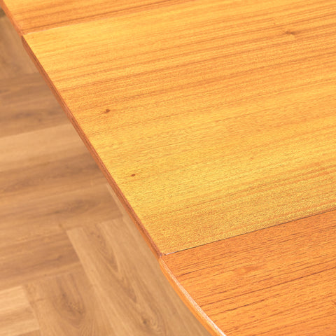 Danskt runt matbord i teak