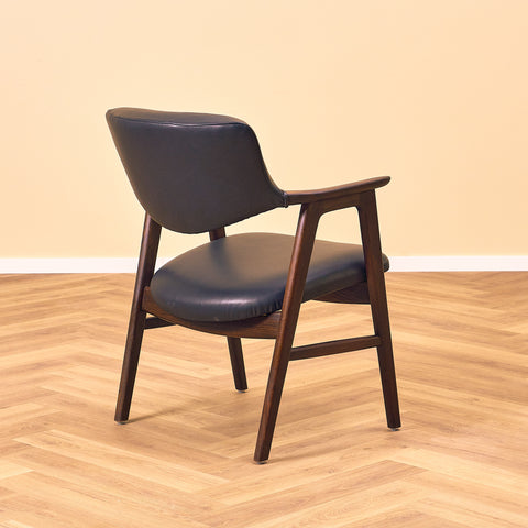 Danska matstolar i Santos rosenträ av Erik Kirkegaard för Høng Stolefabrik