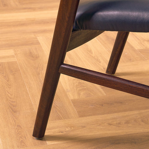 Danska matstolar i Santos rosenträ av Erik Kirkegaard för Høng Stolefabrik