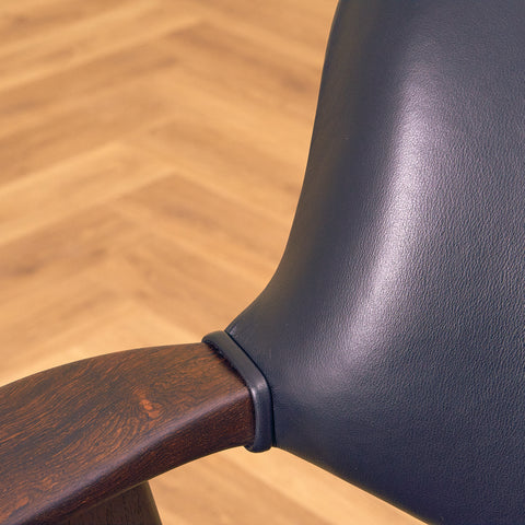 Danska matstolar i Santos rosenträ av Erik Kirkegaard för Høng Stolefabrik