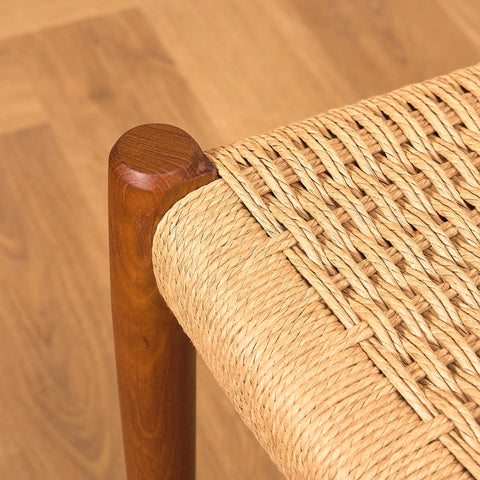 Danska matstolar i massiv teak av Niels Otto Møller för J.L. Møllers, modell 75