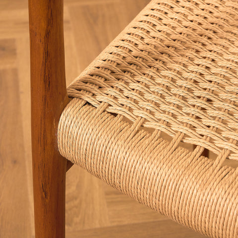 Danska matstolar i massiv teak av Niels Otto Møller för J.L. Møllers, modell 75