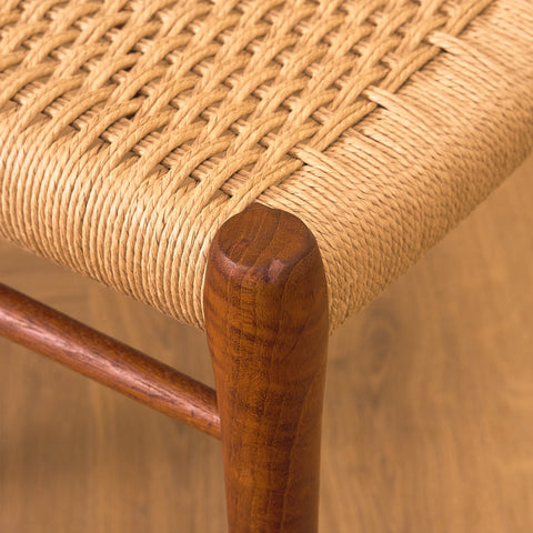 Danska matstolar i massiv teak av Niels Otto Møller för J.L. Møllers, modell 75