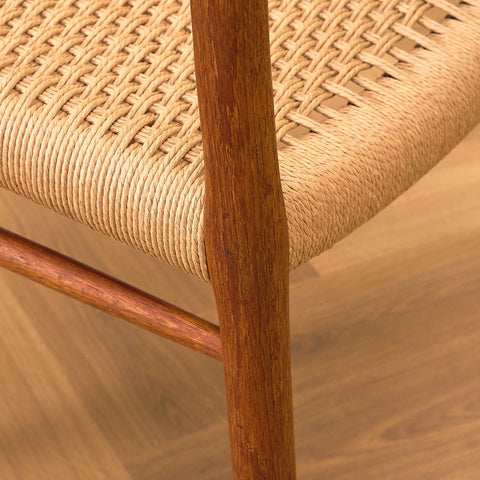 Danska matstolar i massiv teak av Niels Otto Møller för J.L. Møllers, modell 75