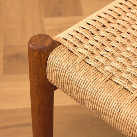 Danska matstolar i massiv teak av Niels Otto Møller för J.L. Møllers, modell 75