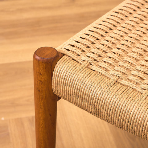 Danska matstolar i massiv teak av Niels Otto Møller för J.L. Møllers, modell 75