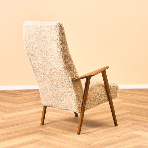 Svensk fåtölj i bokträ