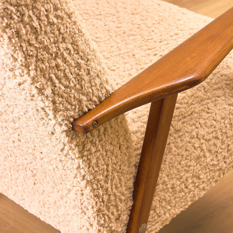 Svensk fåtölj i bokträ