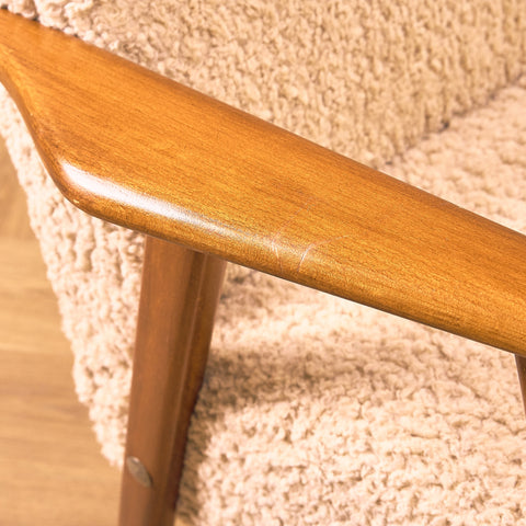 Svensk fåtölj i bokträ