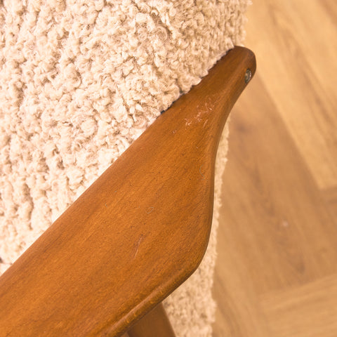 Svensk fåtölj i bokträ