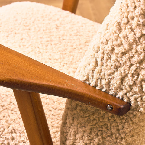 Svensk fåtölj i bokträ