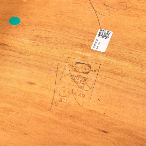 Svenskt litet sidobord i valnöt, modell 'Kaskad' av Sven Engström och Gunnar Myrstrand för Tingström