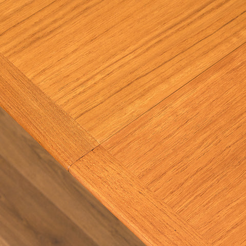 Svenskt matbord i teak och ek från AB Lammhults möbler