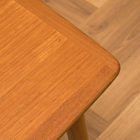 Svenskt matbord i teak och ek från AB Lammhults möbler