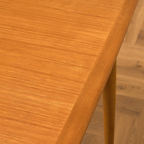 Svenskt matbord i teak och ek från AB Lammhults möbler