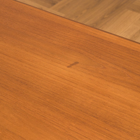 Danskt matbord i teak och ek