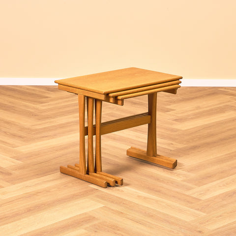 Danskt set med sidosbord i ek från Vildbjerg Möbelfabrik