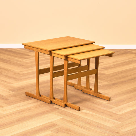 Danskt set med sidosbord i ek från Vildbjerg Möbelfabrik