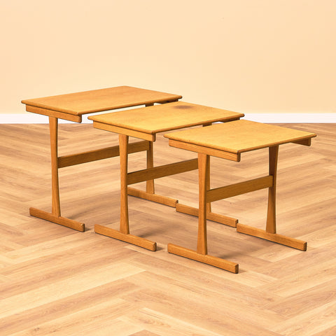 Danskt set med sidosbord i ek från Vildbjerg Möbelfabrik