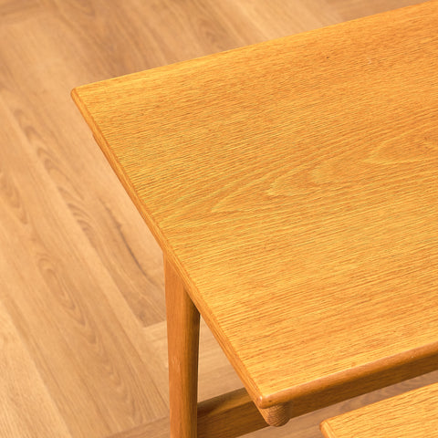 Danskt set med sidosbord i ek från Vildbjerg Möbelfabrik