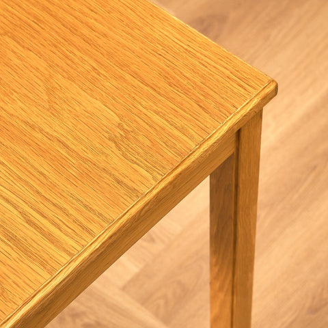 Svenskt sidobord i ek