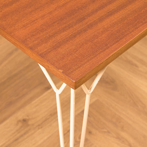 Svenskt sidobord i mahogny av Nisse & Kasja Strinning