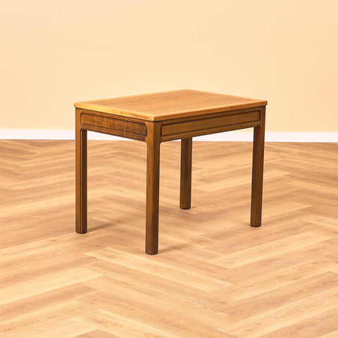 Svenskt sidobord i valnöt av AB Westbergs