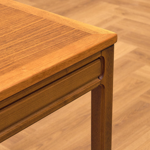 Svenskt sidobord i valnöt av AB Westbergs