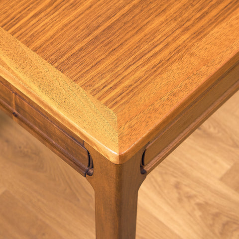 Svenskt sidobord i valnöt av AB Westbergs