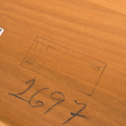 Svenskt sidobord i valnöt av AB Westbergs