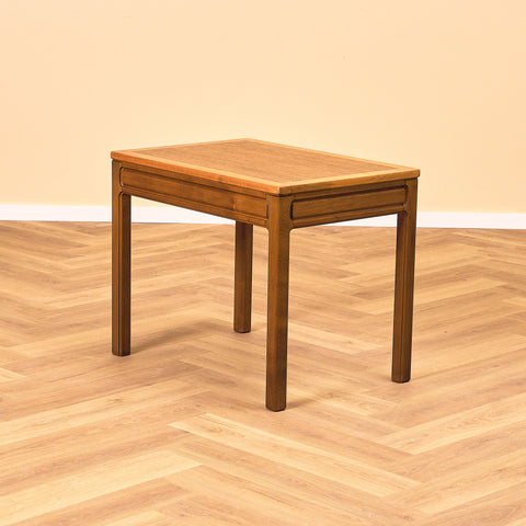 Svenskt sidobord i valnöt och bok av AB Westbergs