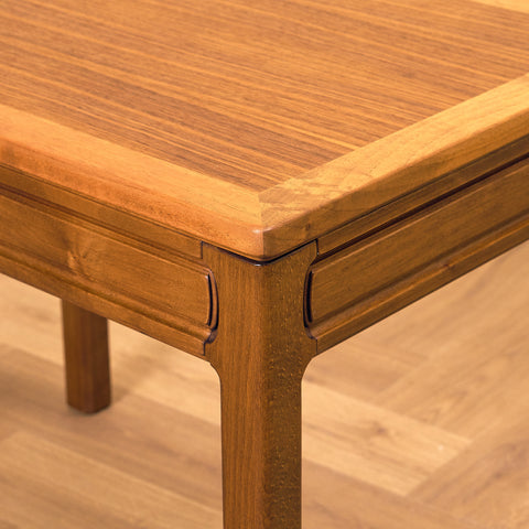 Svenskt sidobord i valnöt och bok av AB Westbergs