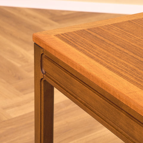 Svenskt sidobord i valnöt och bok av AB Westbergs