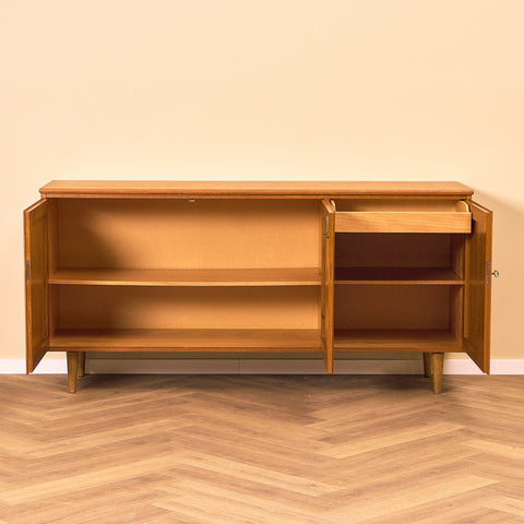 Svenskt skåp i teak