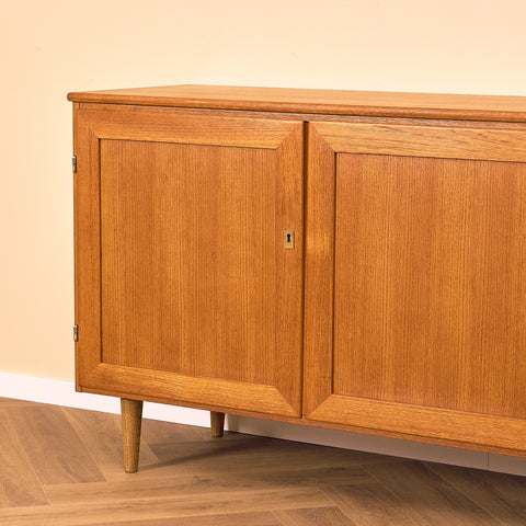 Svenskt skåp i teak