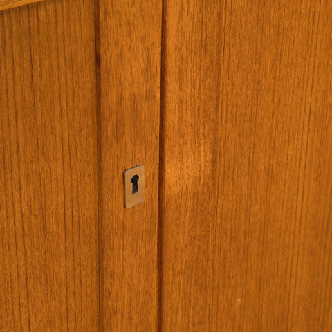 Svenskt skåp i teak