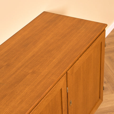 Svenskt skåp i teak